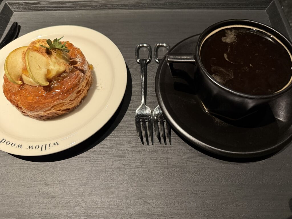 대화하기 좋은 조용한 카페 윌로우우드